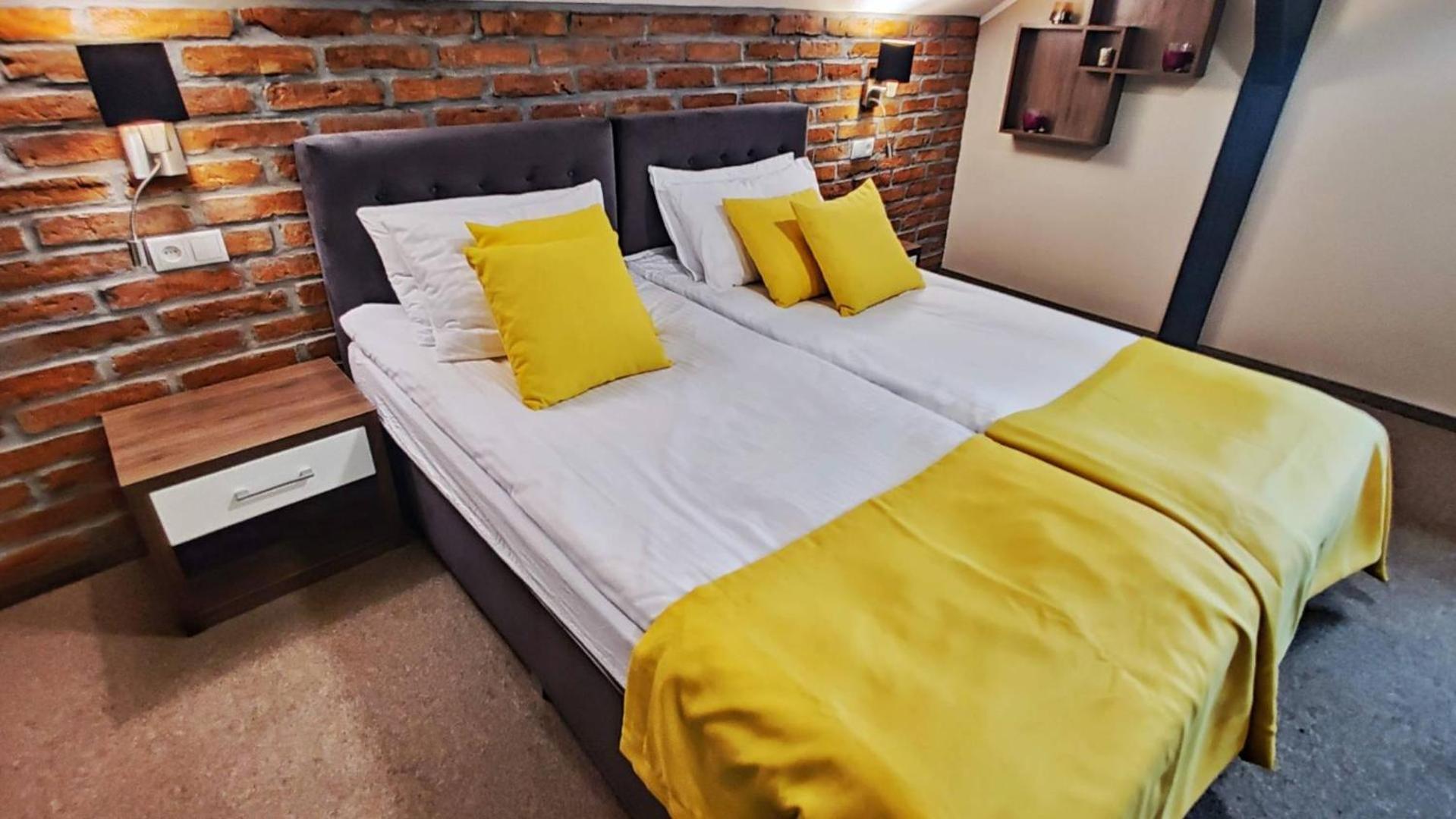 Ignasiak Hotel Września Esterno foto