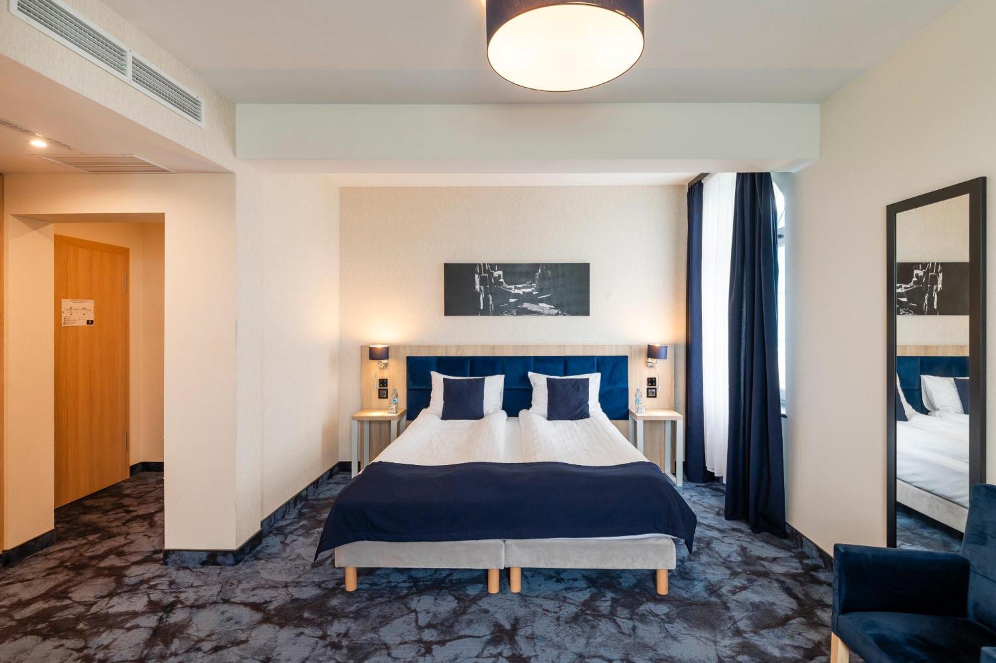 Ignasiak Hotel Września Esterno foto